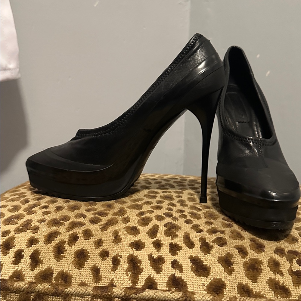 Burberry Black Platform Heels - Picture 5 of 16